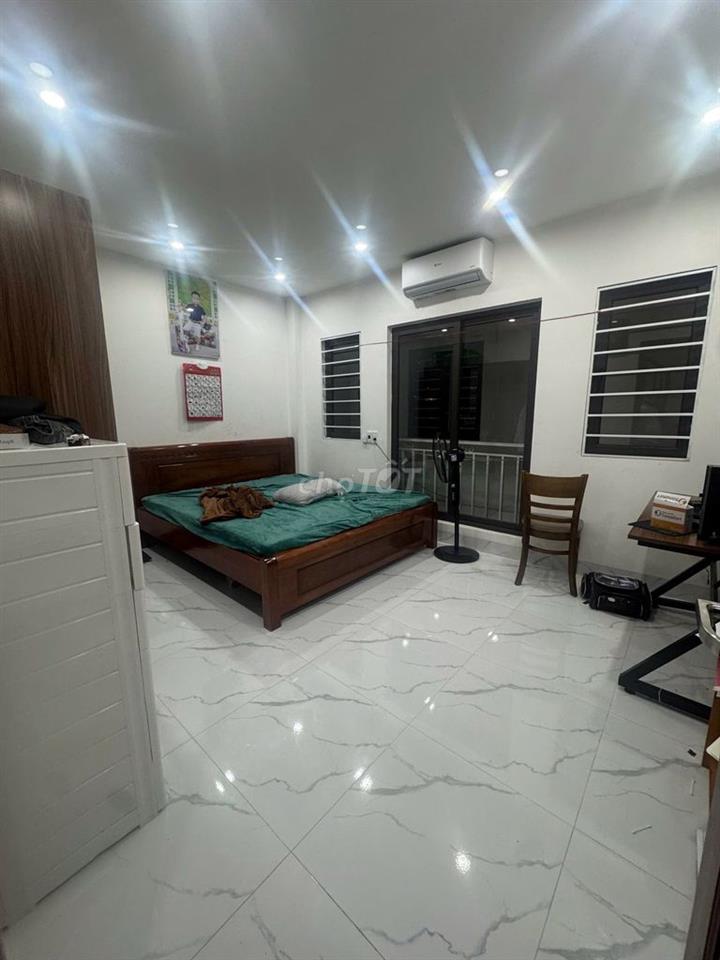 Chính chủ bán căn liền kề góc An thắng. Dt 32m/ sổ, thực tế 41m2