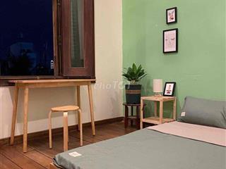 Phòng trọ chợ Bà Chiểu có cửa sổ nội thất