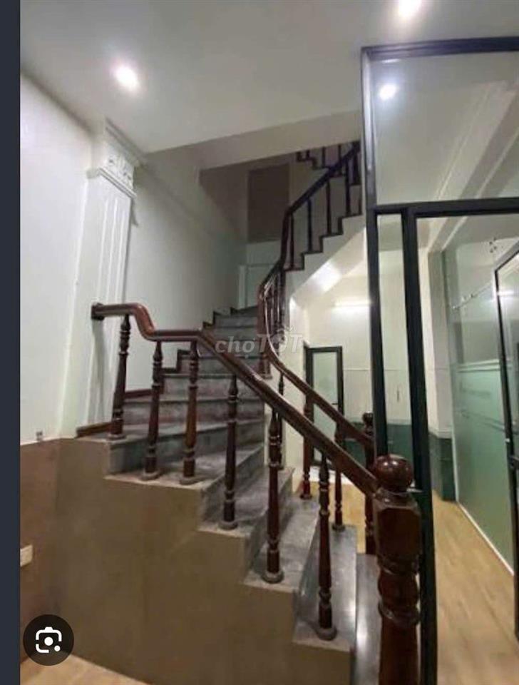 Cho thuê nhà 3 tầng 1 tum tại ngõ 13 đường Giải Phóng