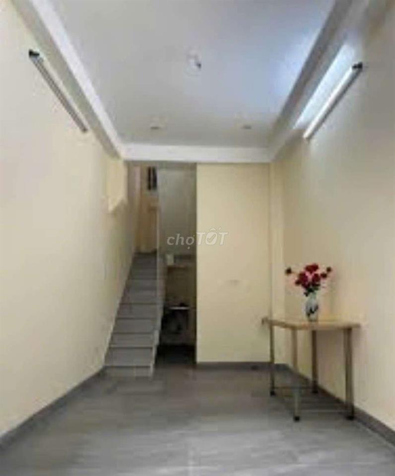 Cho thuê nhà 3 tầng 1 tum tại ngõ 13 đường Giải Phóng