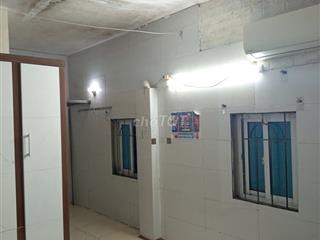 Đìu hoà,nóng lạnh,tủ quần áo, sấy giặt thì chung, có chỗ để xe điện