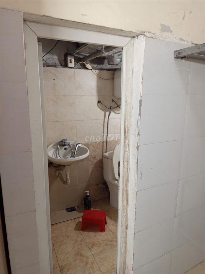 Đìu hoà,nóng lạnh,tủ quần áo, sấy giặt thì chung, có chỗ để xe điện