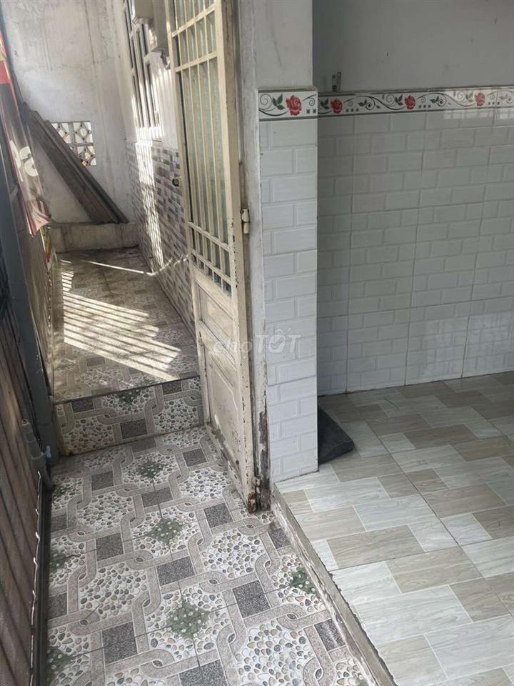Nhà nguyên căn hẻm xe hơi 