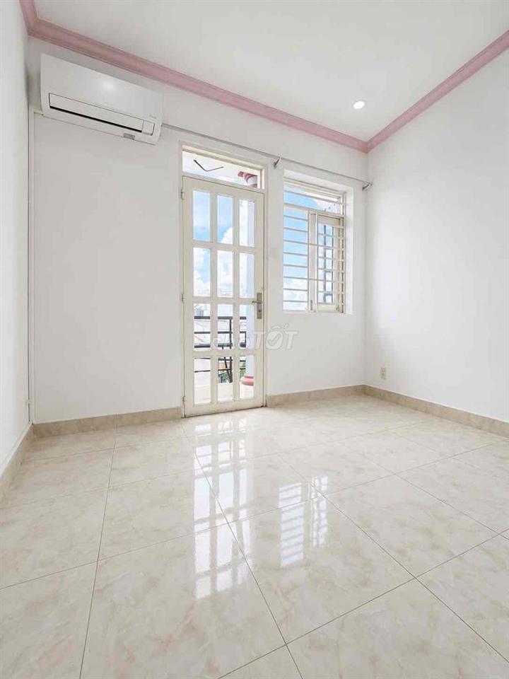 Nhà mới xây 2025 – tài chính chỉ hơn 2 tỷ – căn góc hẻm 5m gần cầu Phú
