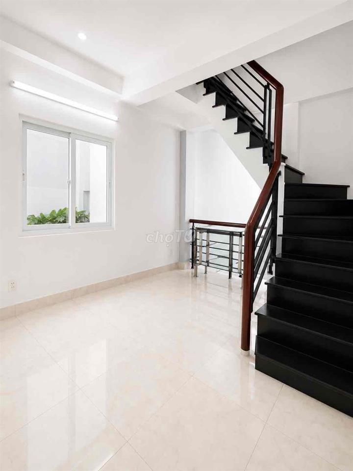 Nhà mới xây 2025 – tài chính chỉ hơn 2 tỷ – căn góc hẻm 5m gần cầu Phú