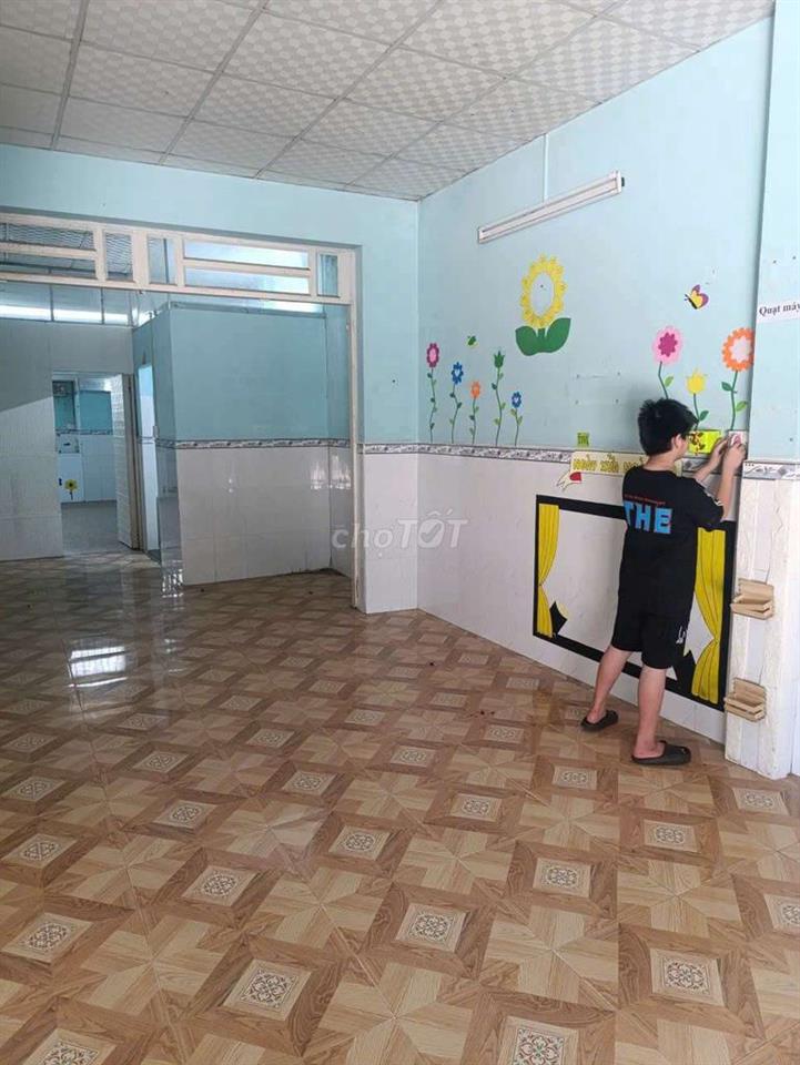 cho thuê nhà mặt tiền đường Lê Văn lương 10x25