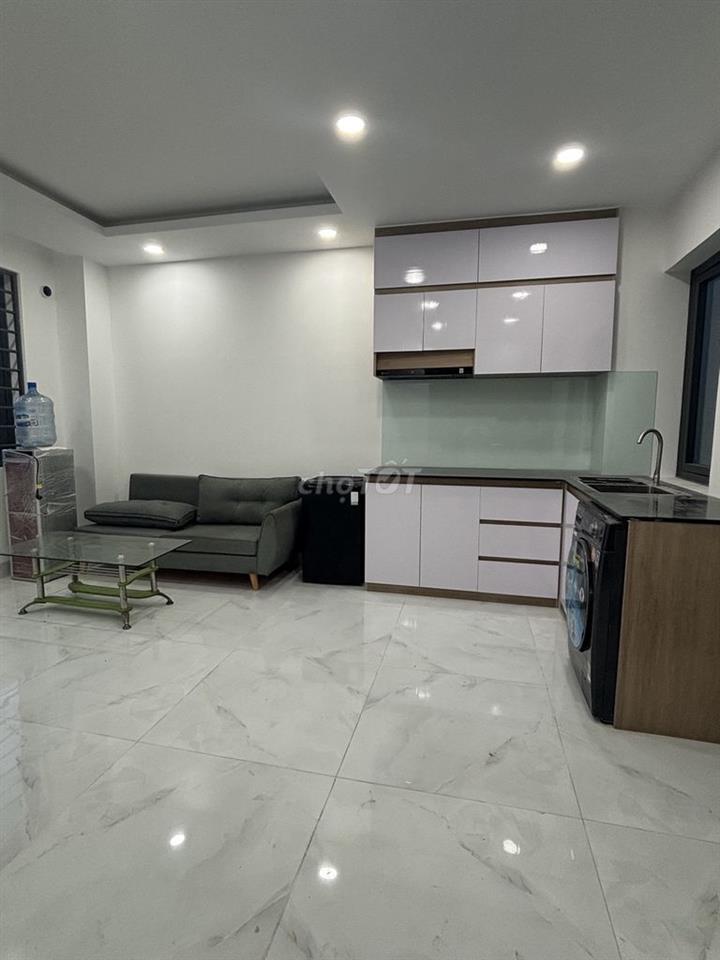 Phòng mới đầy đủ nội thất cơ bản.