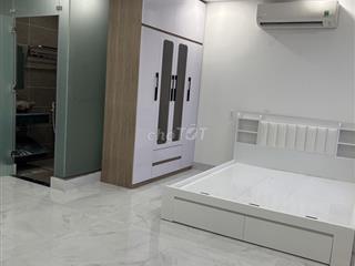 Phòng mới đầy đủ nội thất cơ bản.