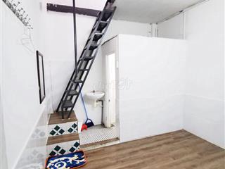 Phòng gần ngã tư  Phú Nhuận trệt gác, wc riêng+ máy lạnh giờ tự do