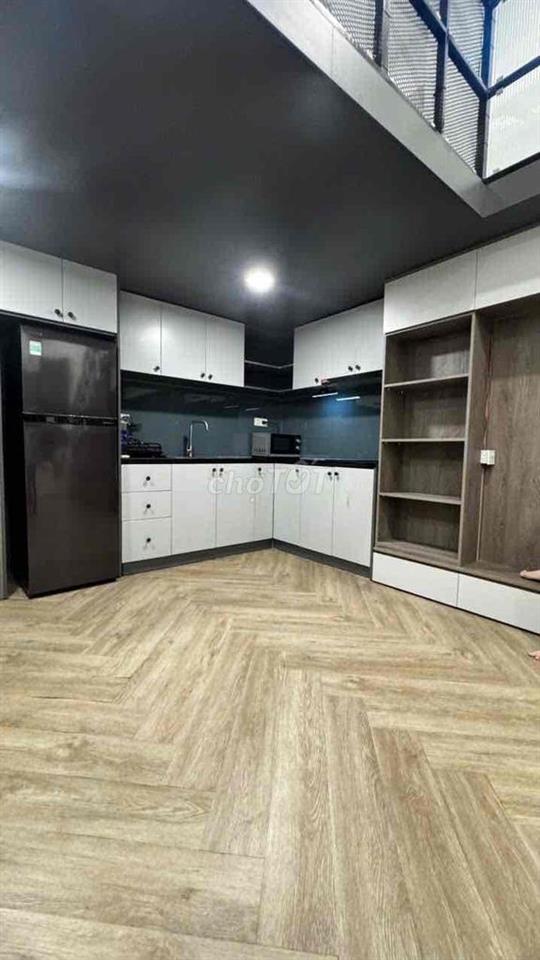 căn hộ duplex, phòng ngủ riêng biệt, đầy đủ nội thất.