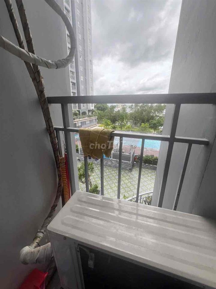 Cần bán căn hộ tầng thấp view hồ bơi, rất mát vào buổi tối