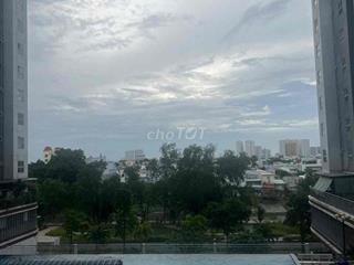 Cần bán căn hộ tầng thấp view hồ bơi, rất mát vào buổi tối
