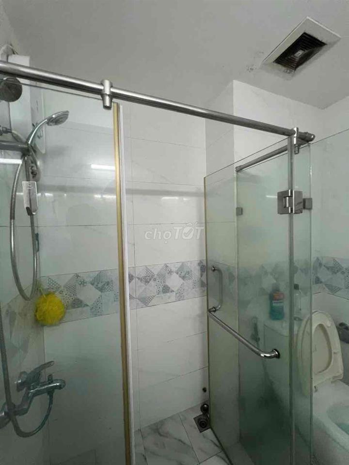 Cần bán căn hộ tầng thấp view hồ bơi, rất mát vào buổi tối