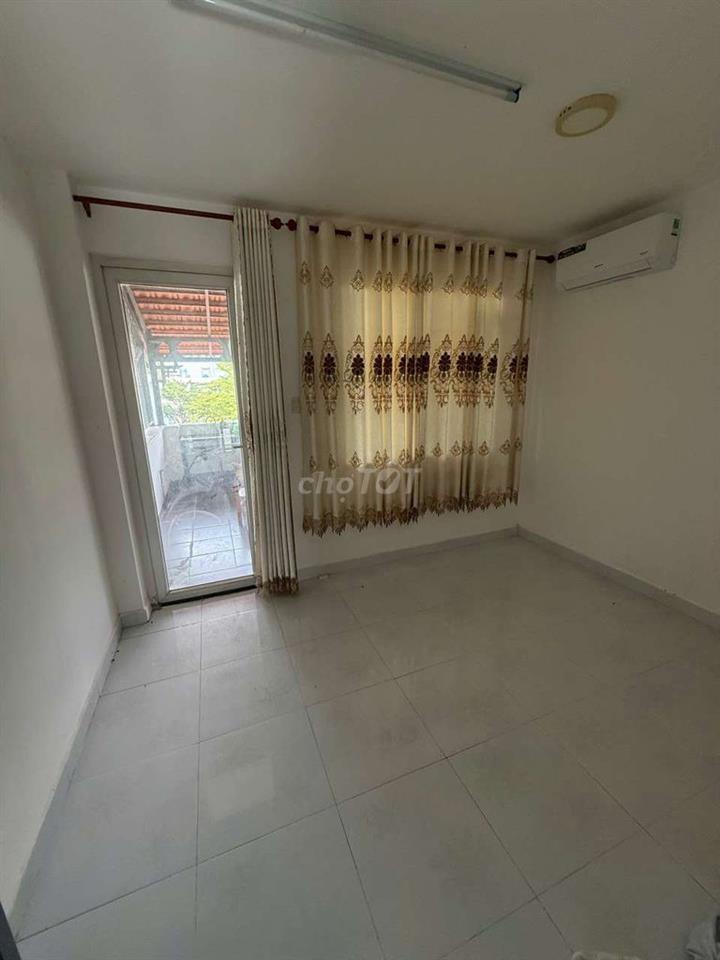 Gần một cây số với Đại học Sài Gòn Đại học mở