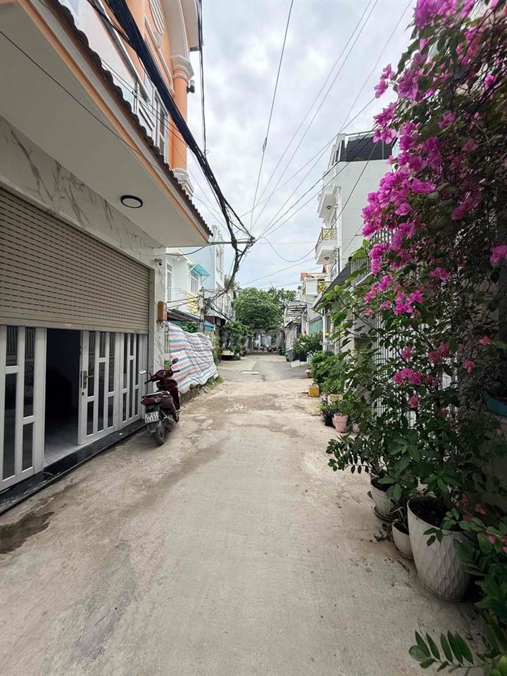 NHÀ 3 TẦNG Đường Huỳnh Tấn Phát - 4PN - 3NVS - NT full