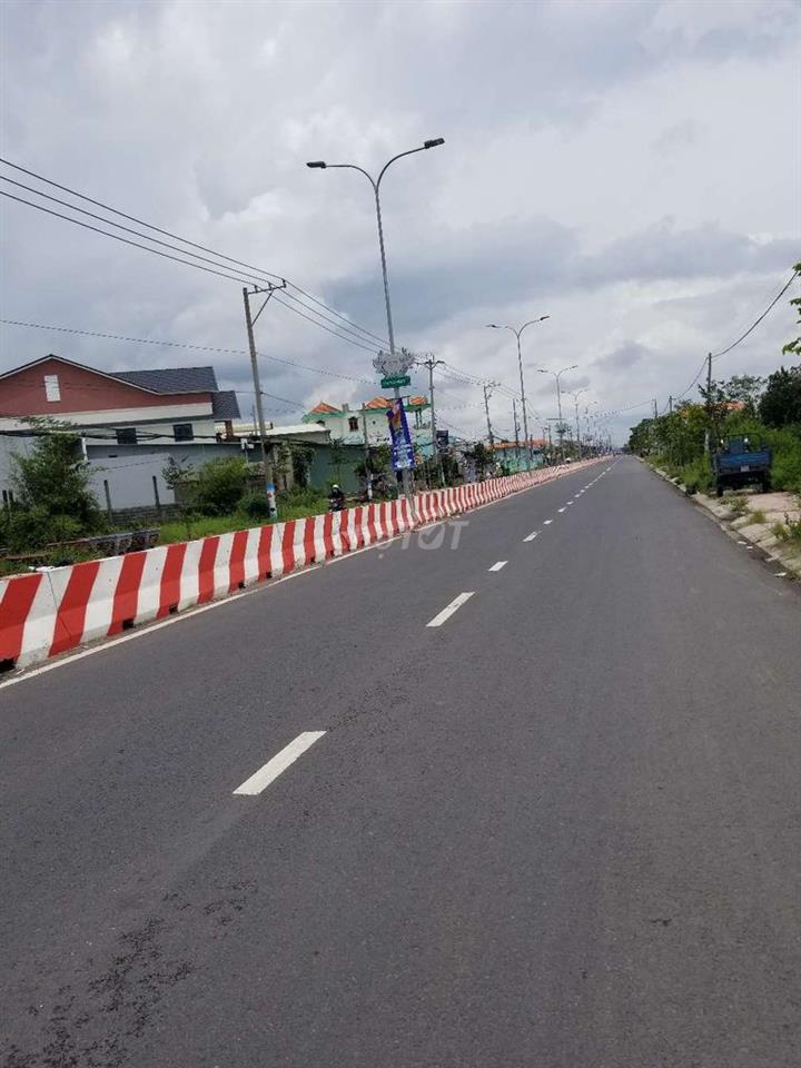 đất mặt tiền DT818 tuyến chánh từ QL1a và TT thủ thừ