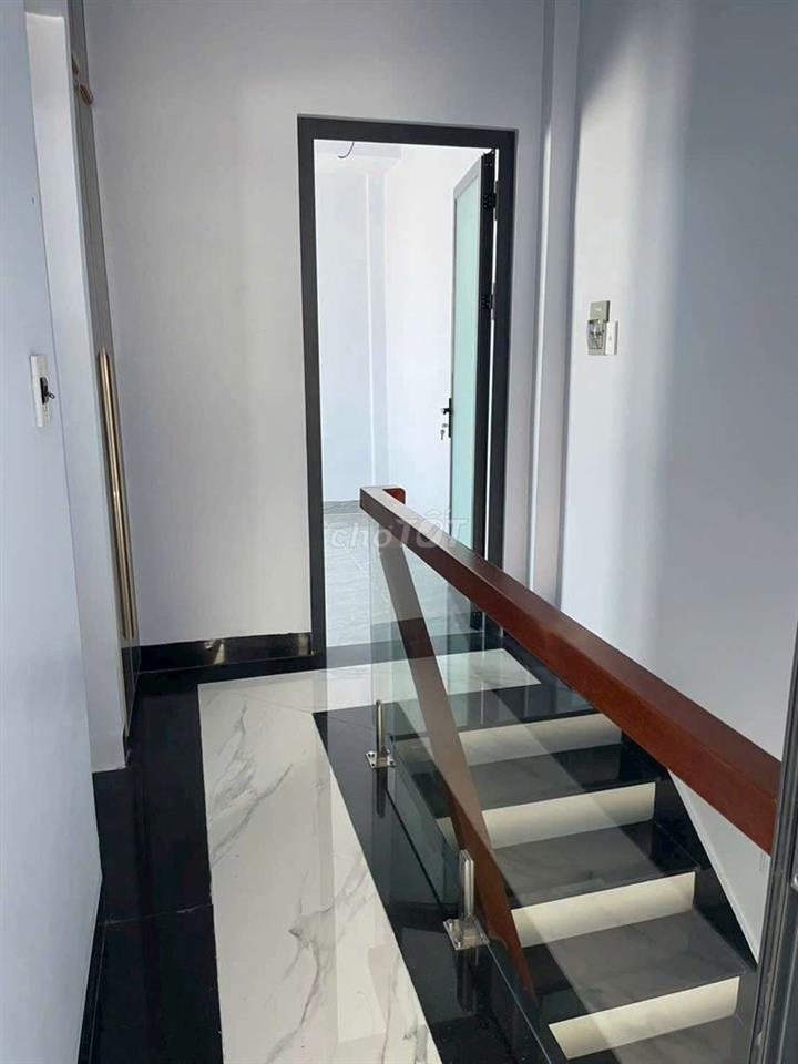 kẹt tiền cần chuyển nhượng gấp nhà 257 nguyễn bình