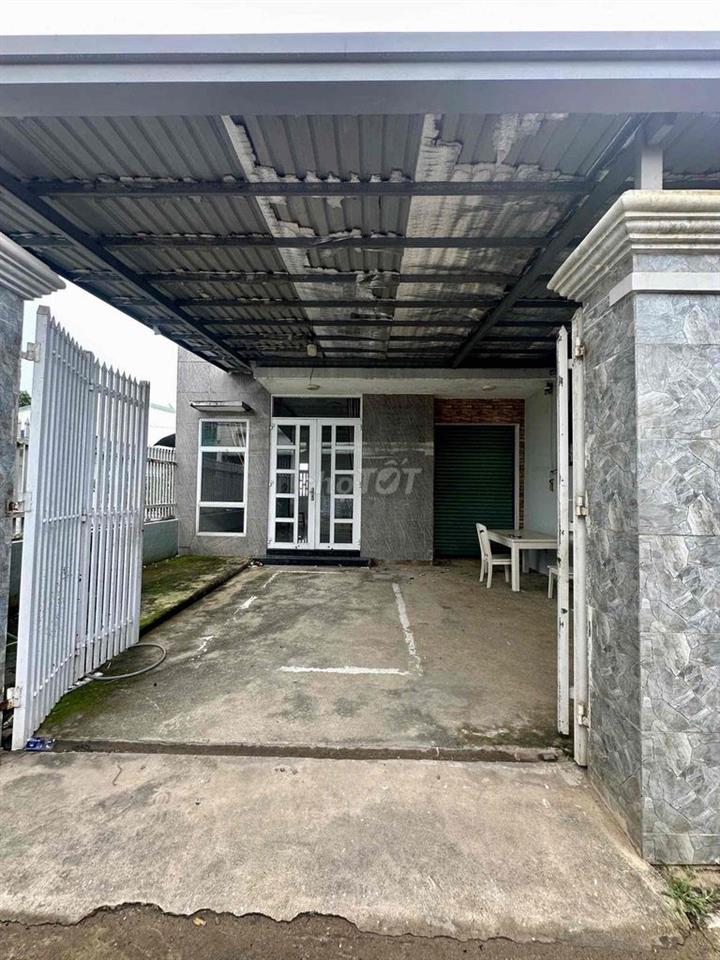 Nhà 1 sẹc hẻm Xe hơi có sân nhỏ đa dụng gần Bến xe Miền Đông mới