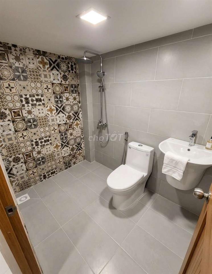 Nhà mới, đẹp, dọn vào ở ngay, ra Q1 15p
