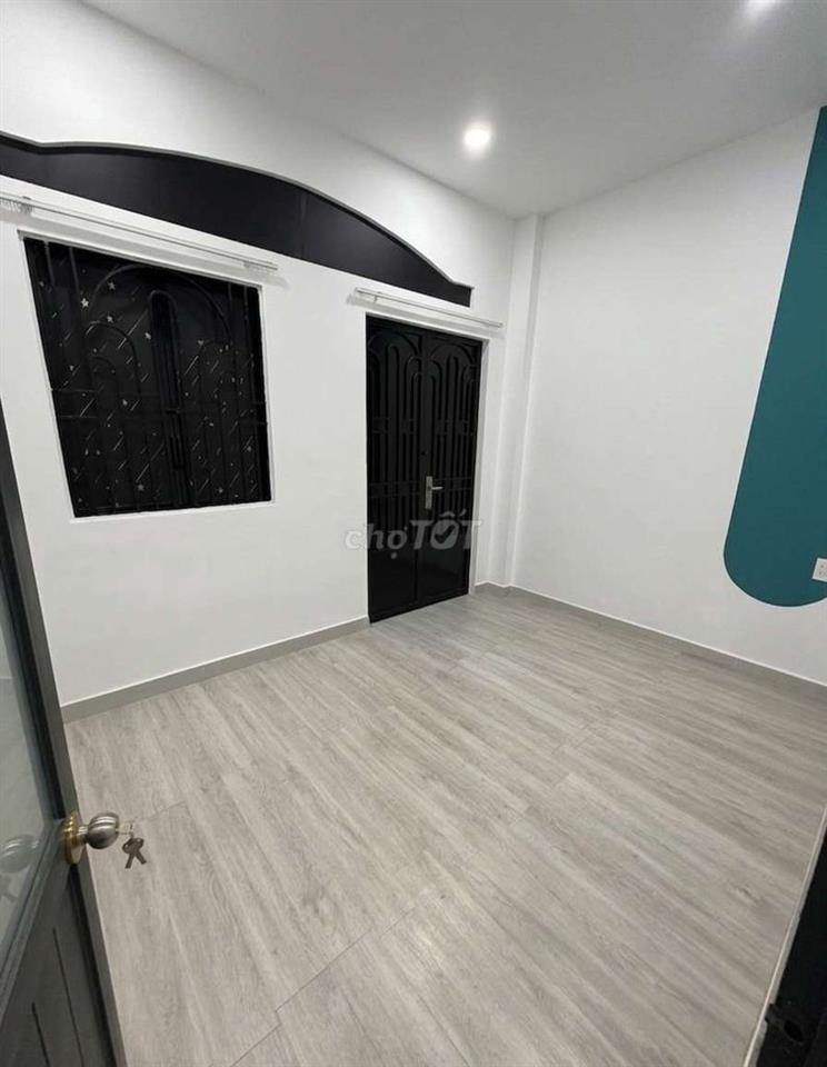 Nhà mới, đẹp, dọn vào ở ngay, ra Q1 15p