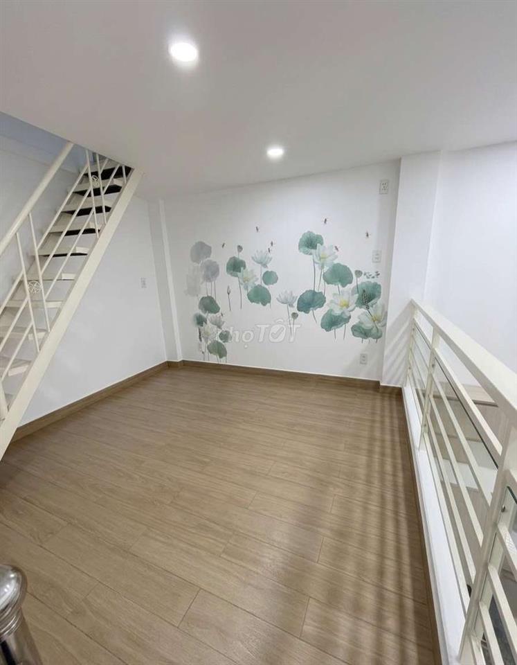 Nhà mới, đẹp, dọn vào ở ngay, ra Q1 15p