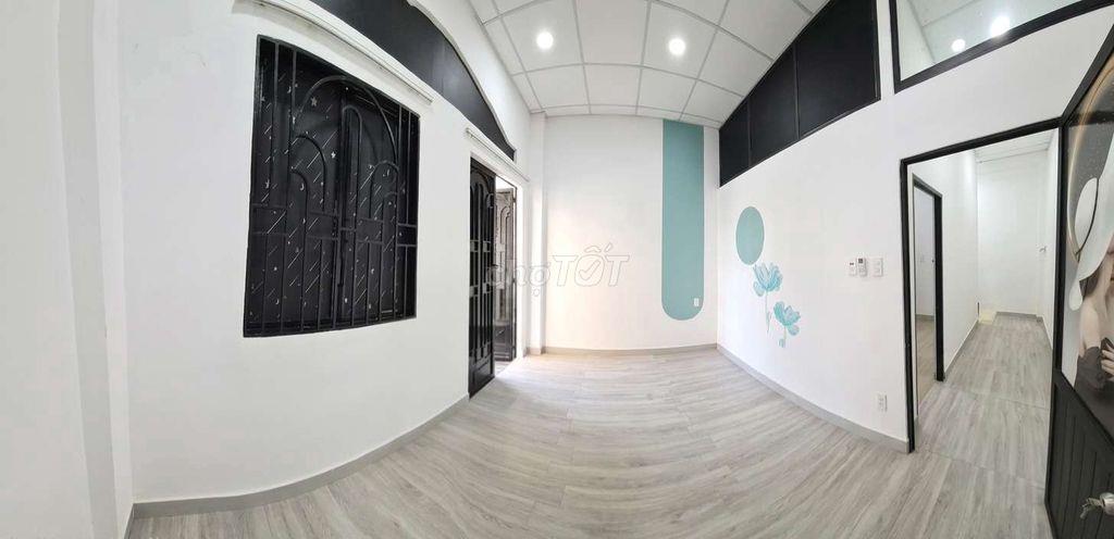 Nhà mới, đẹp, dọn vào ở ngay, ra Q1 15p
