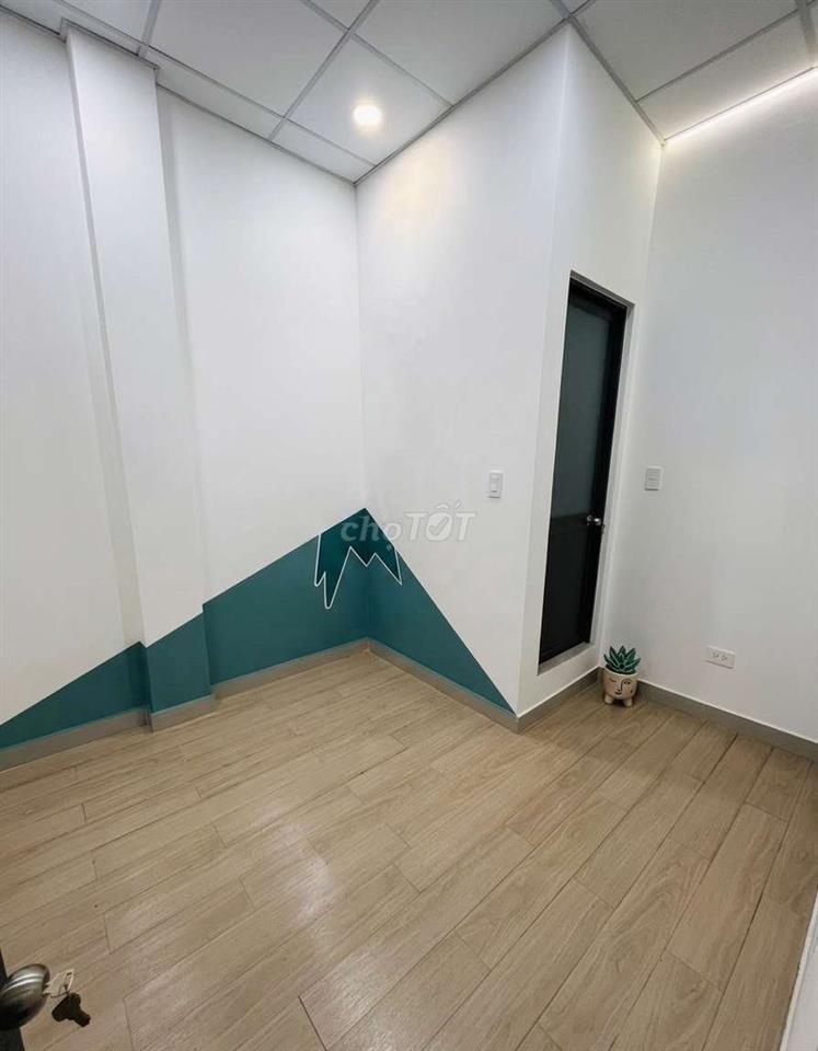 Nhà mới, đẹp, dọn vào ở ngay, ra Q1 15p