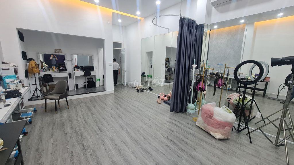 Chính chủ - Nhà mặt tiền góc DC11 - Đang cho thuê có dòng tiền