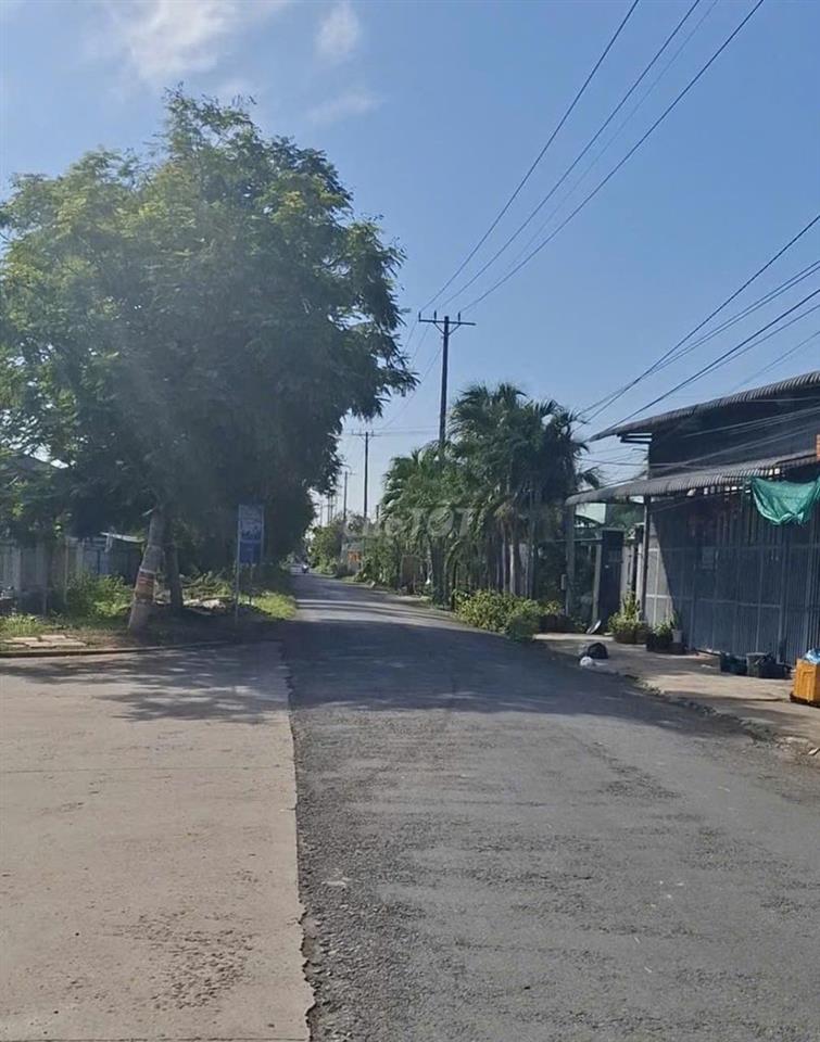 Bán nhà nát tiện xây mới. 8,28 mét * Dài 22 mét nở hậu– Hướng Đông Bắc