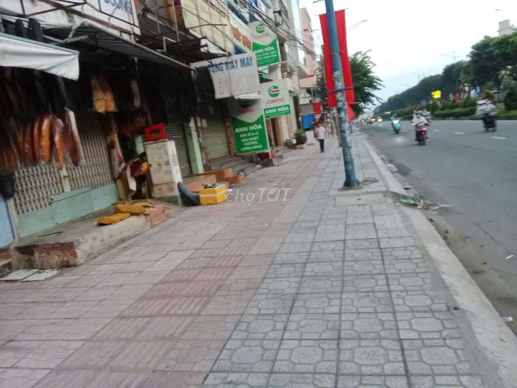 Nhà mặt tiền đường 