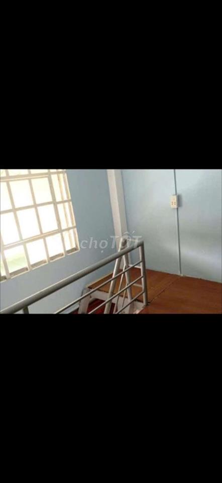 cho thuê phòng trọ tầng trệt,có gác,gần KCX Tân Thuận 