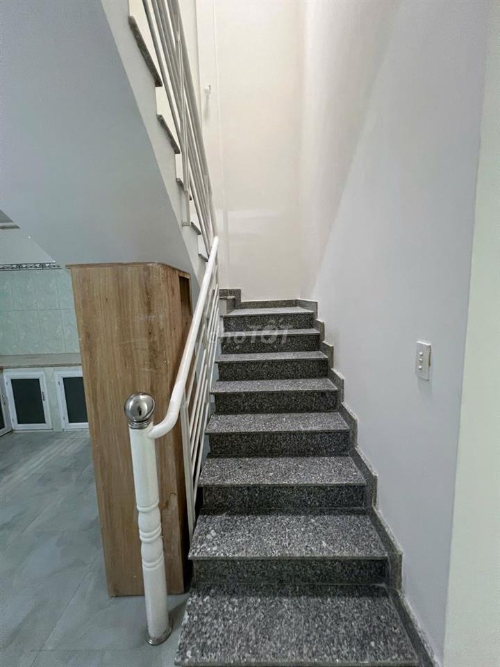Cho Thuê Nhà Nguyên Căn/MTKD 3PN 3WC, 4x18m, cách AEON Mall TP 300m