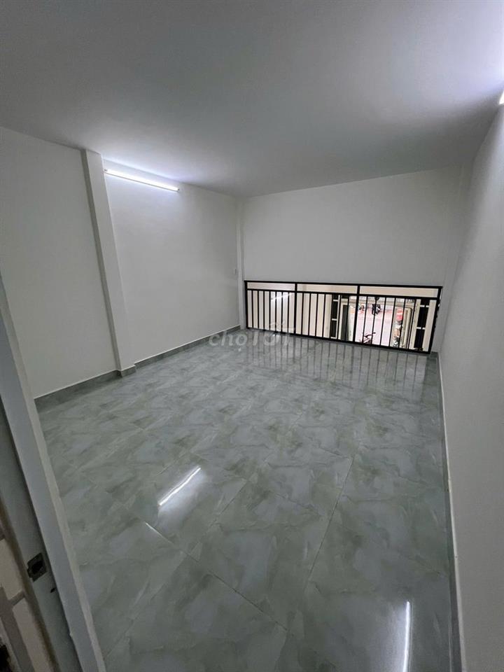 Cho Thuê Nhà Nguyên Căn/MTKD 3PN 3WC, 4x18m, cách AEON Mall TP 300m