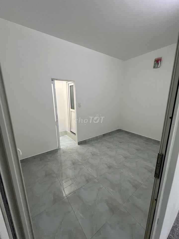 Cho Thuê Nhà Nguyên Căn/MTKD 3PN 3WC, 4x18m, cách AEON Mall TP 300m