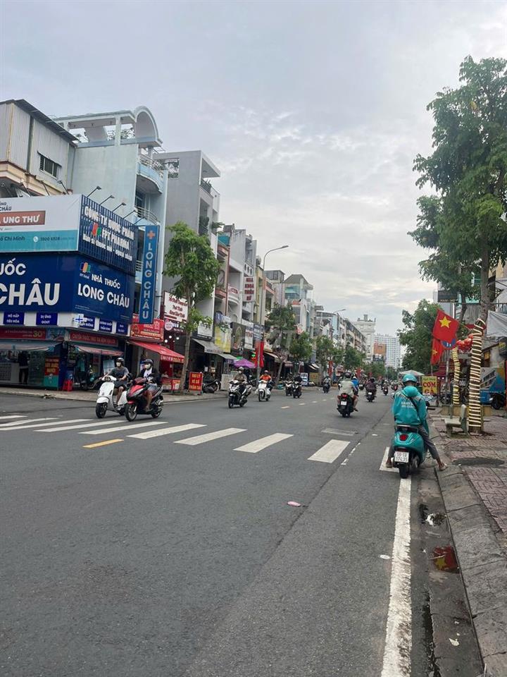 NHÀ CHO THUÊ MẶT TIỀN ĐƯỜNG TÂN SƠN NHÌ 4X20M CÓ 1 LỬNG SUỐT ĐÔNG ĐÚC