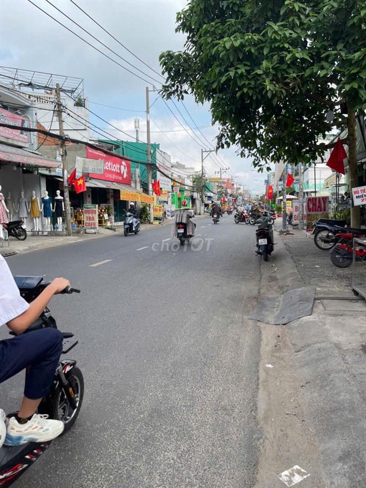 CHO THUÊ TOÀ NHÀ MẶT TIỀN ĐƯỜNG NGUYỄN VĂN KHỐI 7X30M 5L CÓ THANG MÁY