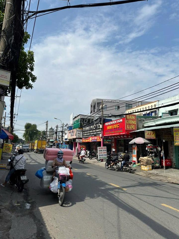 CHO THUÊ NHÀ GÓC 2 MẶT TIỀN ĐƯỜNG LÊ VĂN VIỆT 8X25M CẤP 4 SUỐT 