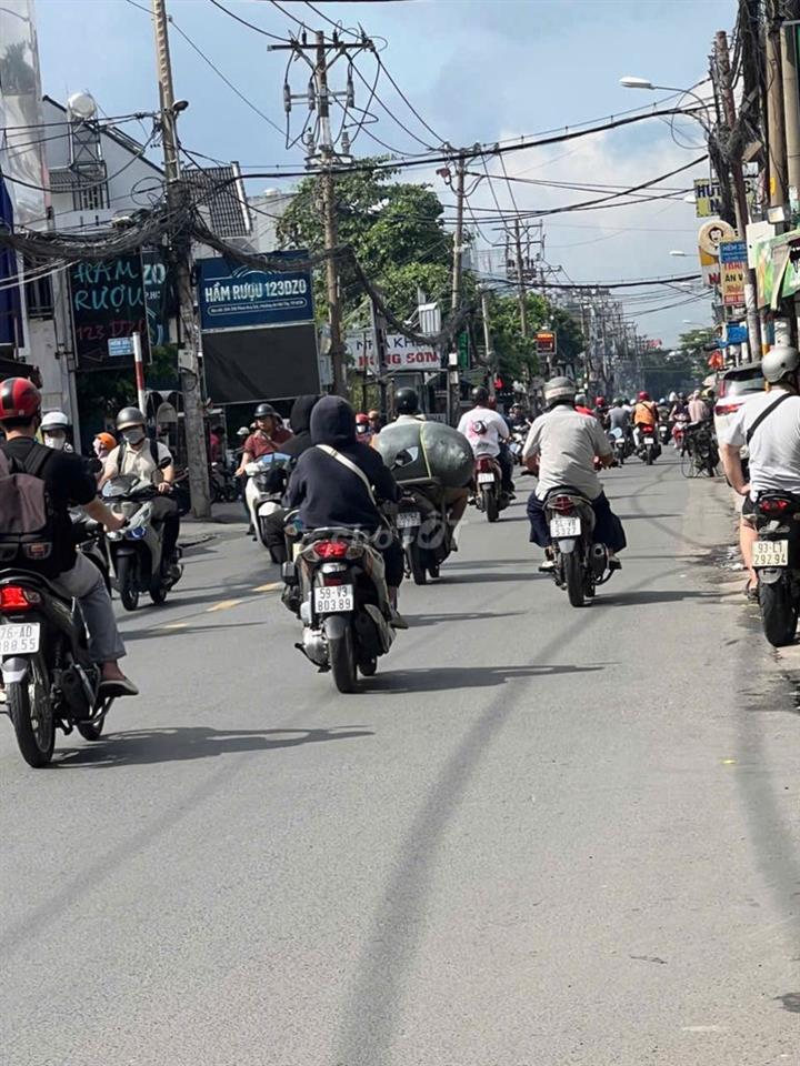 CHO THUÊ NHÀ MẶT TIỀN ĐƯỜNG NGUYỄN VĂN KHỐI 4,1X30M  SUỐT KHU DÂN ĐÔNG
