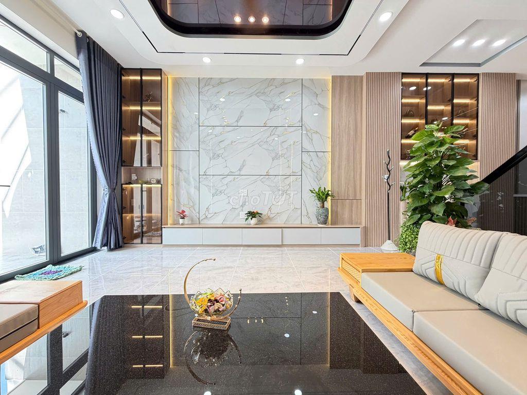 Nhà có kết hợp Hòn non bộ thông thoáng