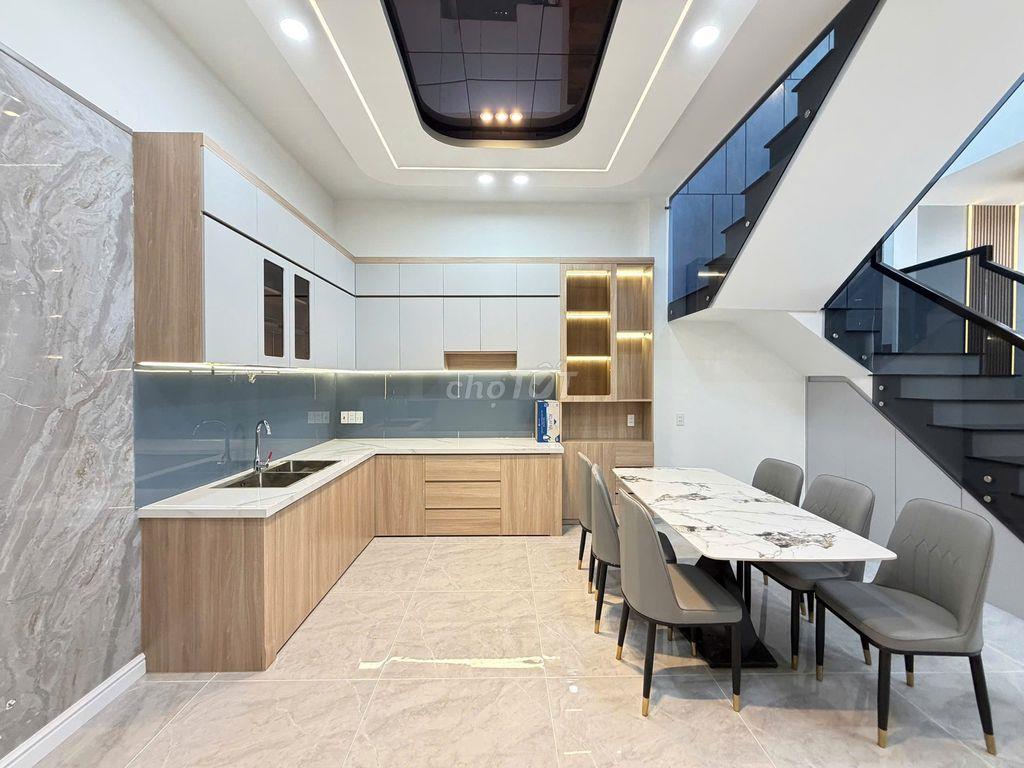 Nhà có kết hợp Hòn non bộ thông thoáng