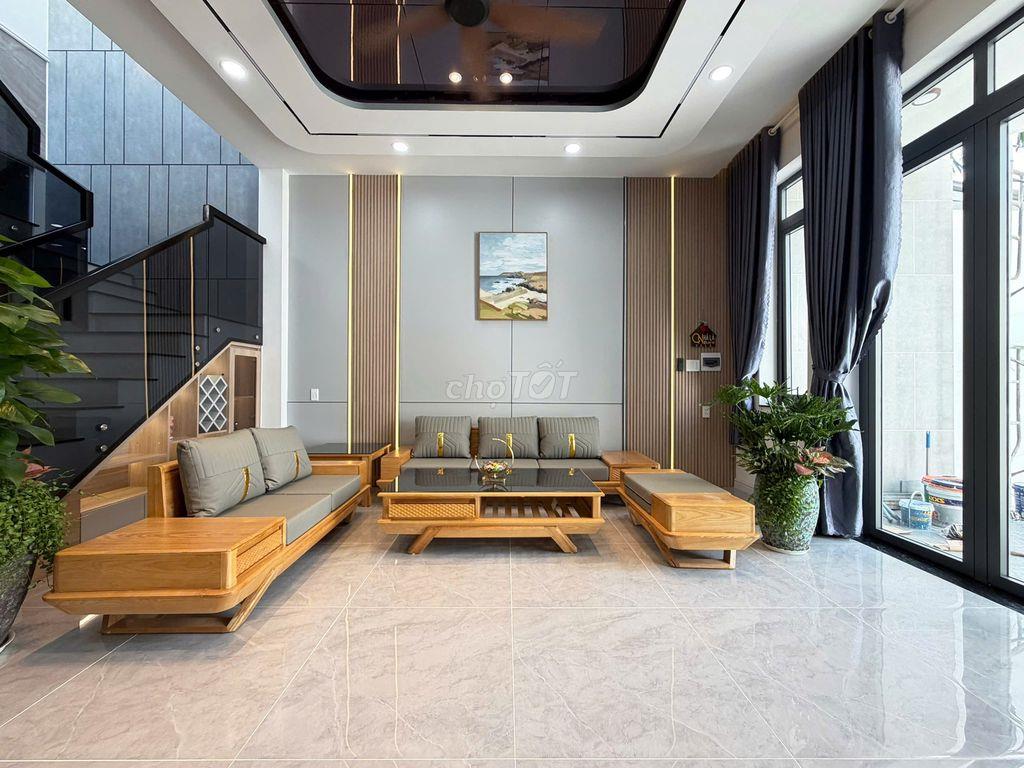 Nhà có kết hợp Hòn non bộ thông thoáng