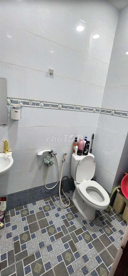 Cho thuê phòng trọ mặt tiền đường lớn - Tây Sơn