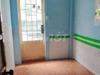 phòng lan can 10m2, có cửa sổ lý thường kiệt