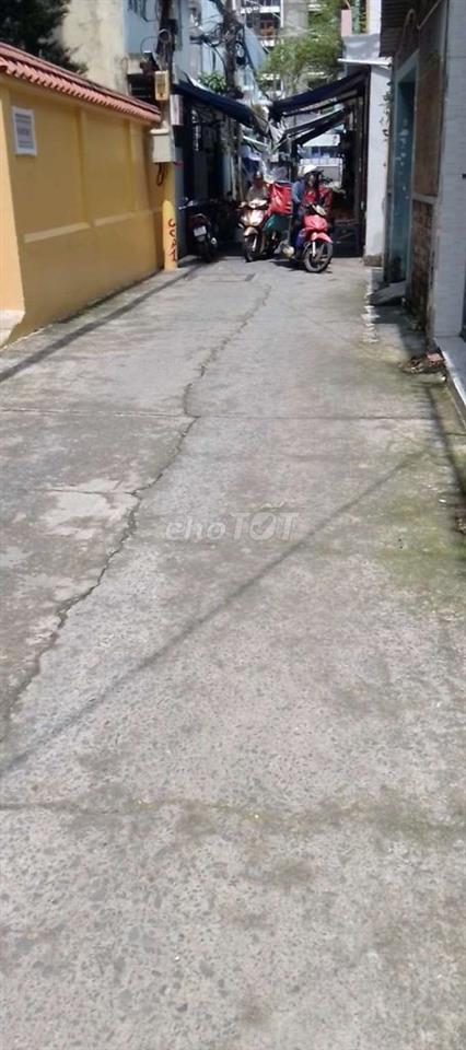 phòng lan can 10m2, có cửa sổ lý thường kiệt