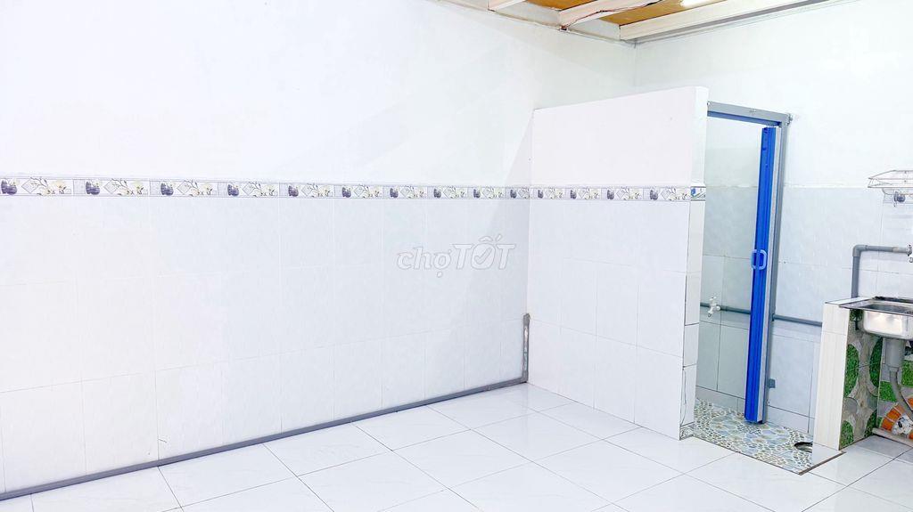 Phòng cho thuê gần đại học Nguyễn Tất Thành - Q12 cách 1km