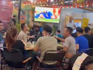 sang quán bia vừa setup xong