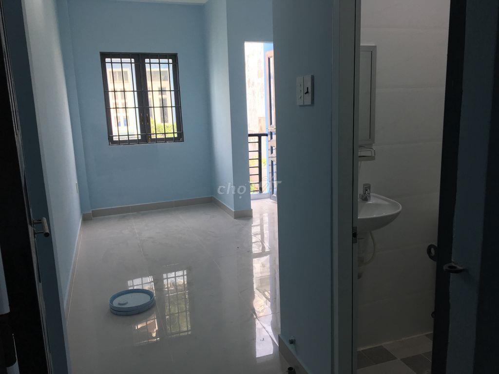 Nhà như hình ngay chợ bà chiểu 1 trệt, 3 lầu, ST hoàn công đủ