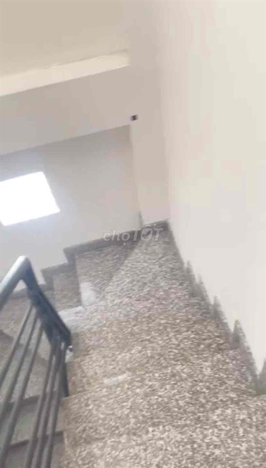 Nhà 1 trệt 2 lầu 85m2 Hẻm CMT8