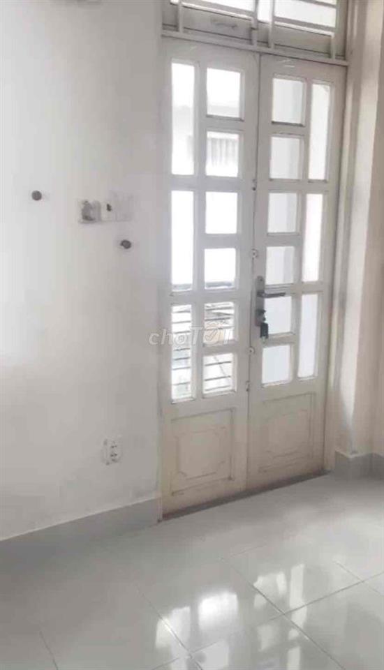 Nhà 1 trệt 2 lầu 85m2 Hẻm CMT8