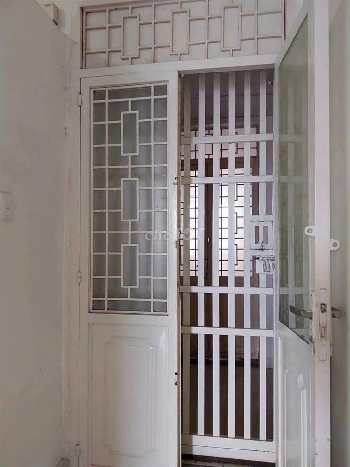 Chung cư 590 Cách Mạng Tháng 8 Quận 3, Giá 10 Tr/th 2PN ko NT 85m2.